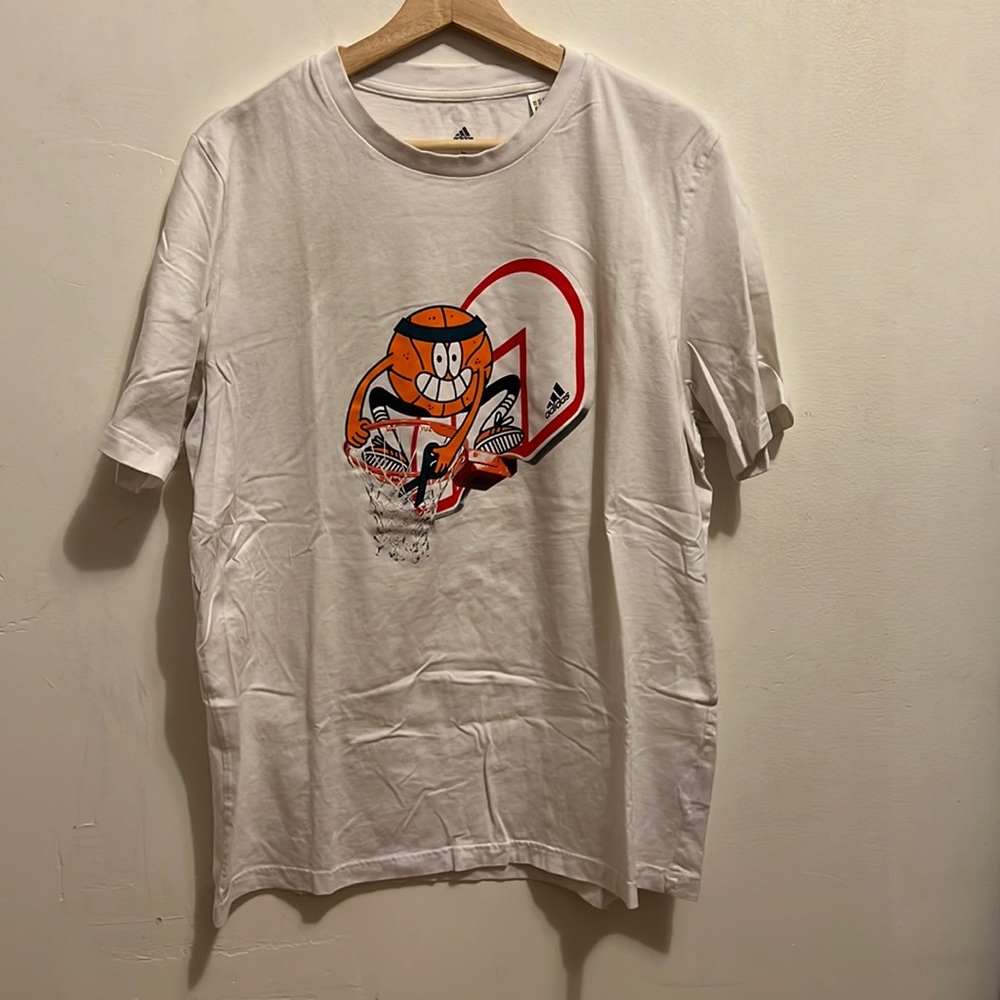 Selling a medium Adidas shirt
